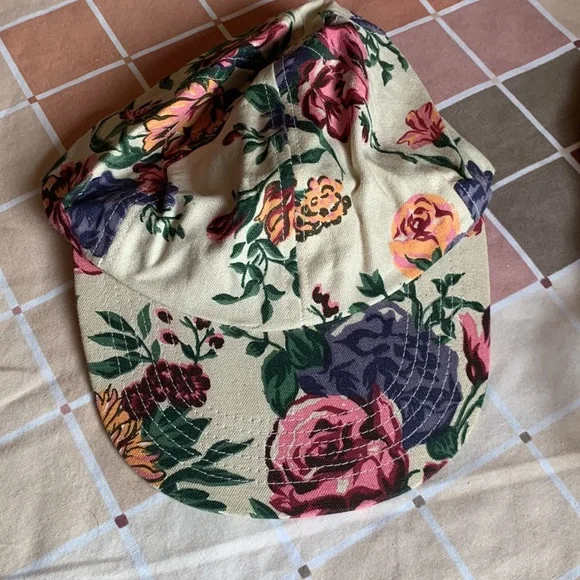 Floral Drawstring Backpack with matching baseball cap - Picture 2 of 6